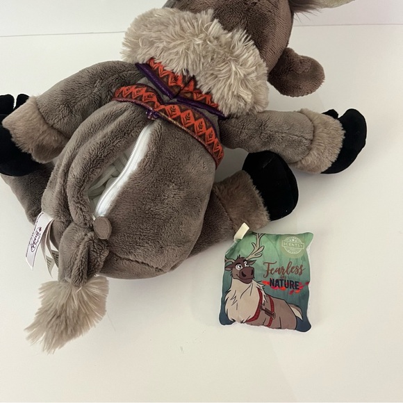 Scentsy x Disney - Sven the Reindeer from Frozen - Anna and Elsa Movie & Scent - Picture 9 of 11